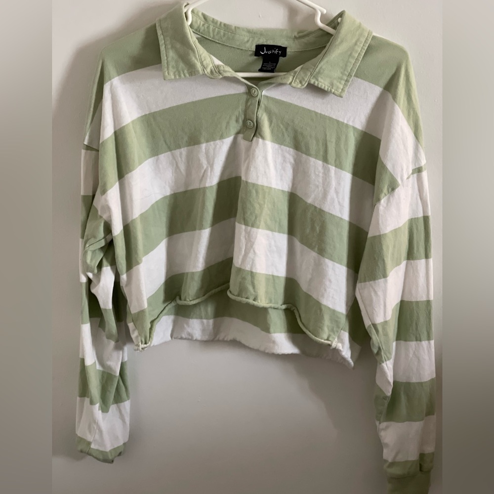 Long sleeved cropped shirt/ Green and White/ Hot from Ross and never wore